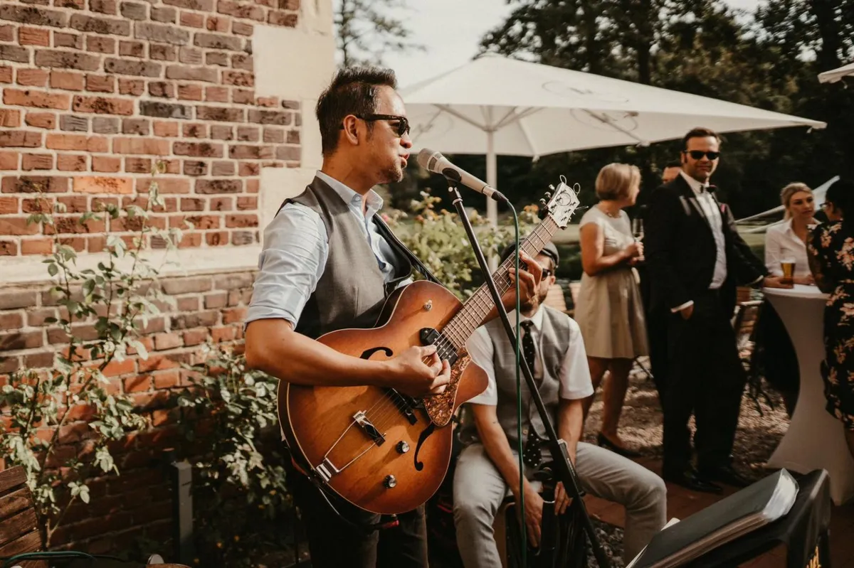 Hochzeitssänger Michael bei Gala, live Gesang für unvergessliche Momente.